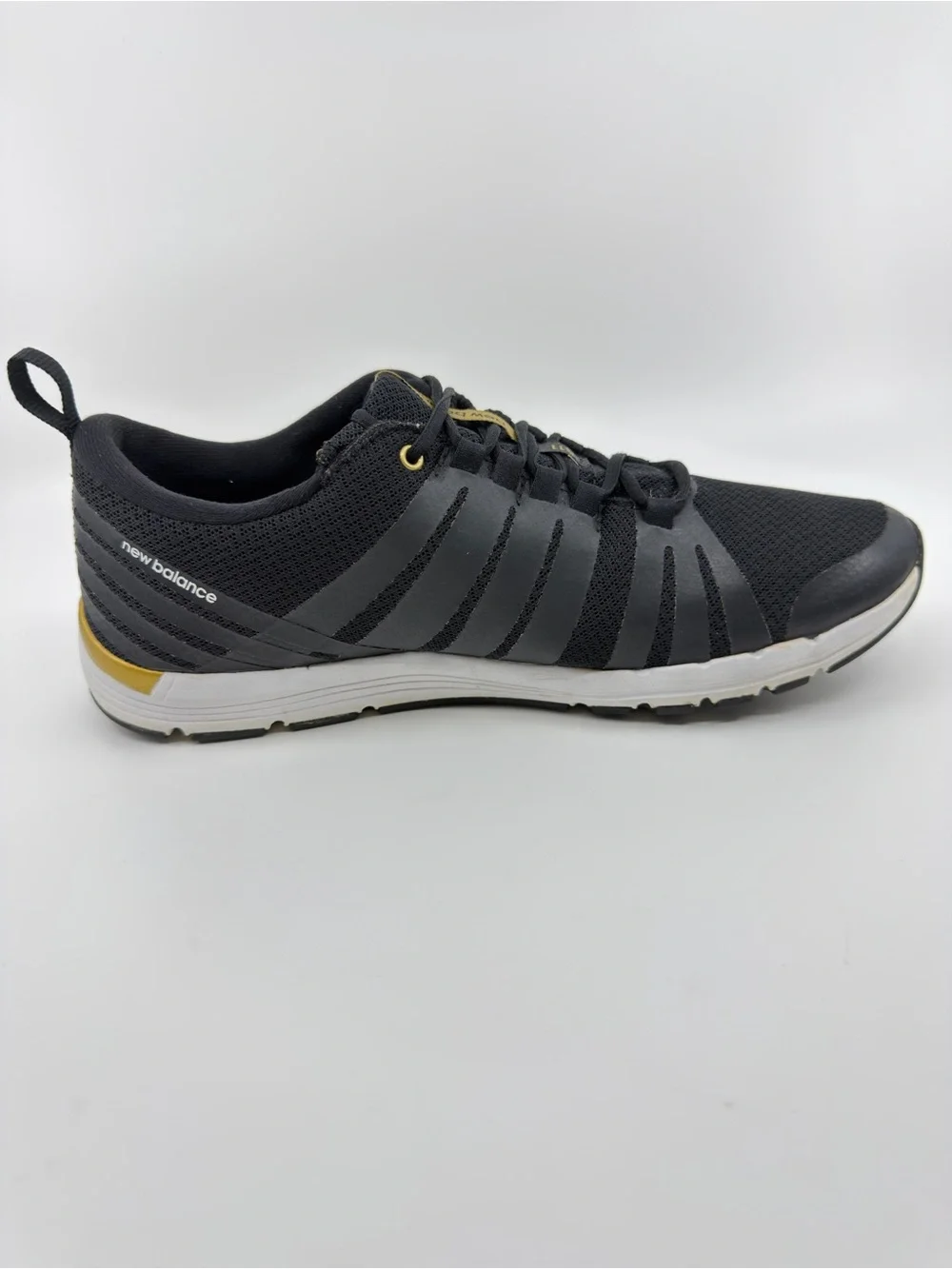 New Balance 811 trainers Color black mesh upper with gold metallic SZ 9